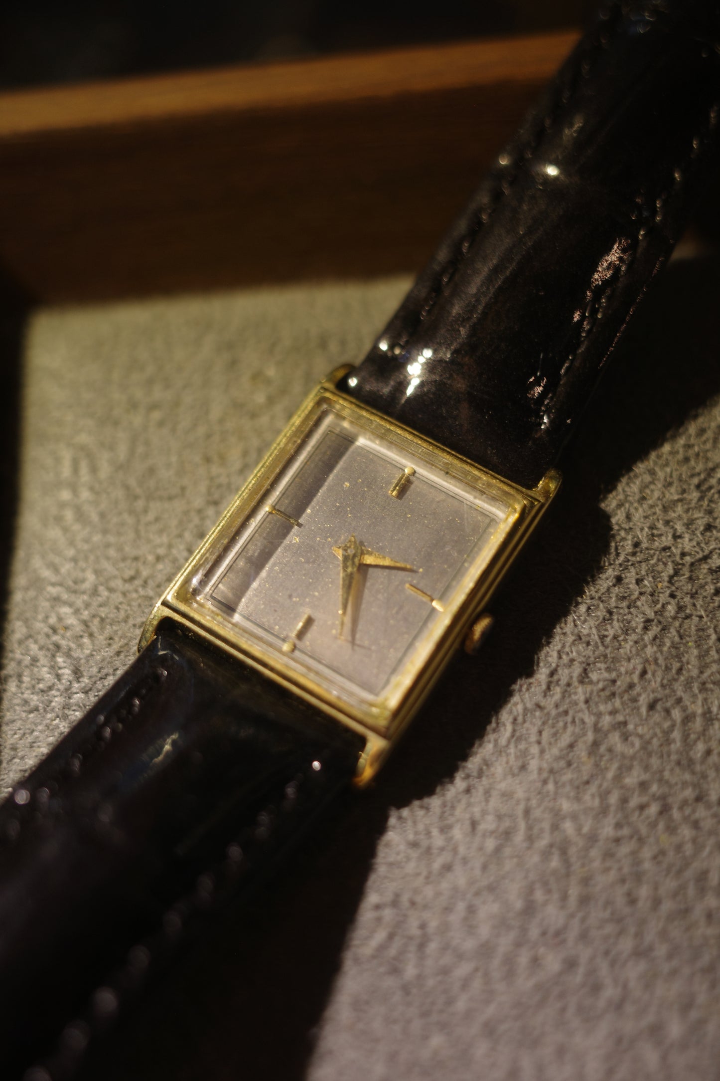 1985 Seiko silver tone small tank quartz watch