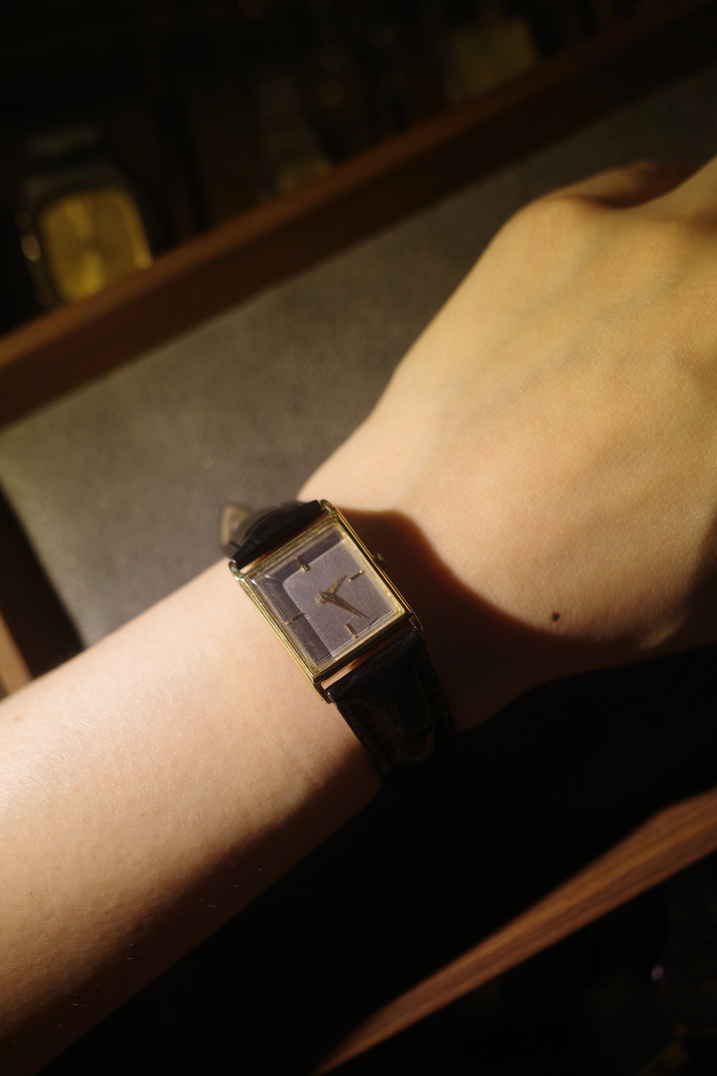 1985 Seiko silver tone small tank quartz watch
