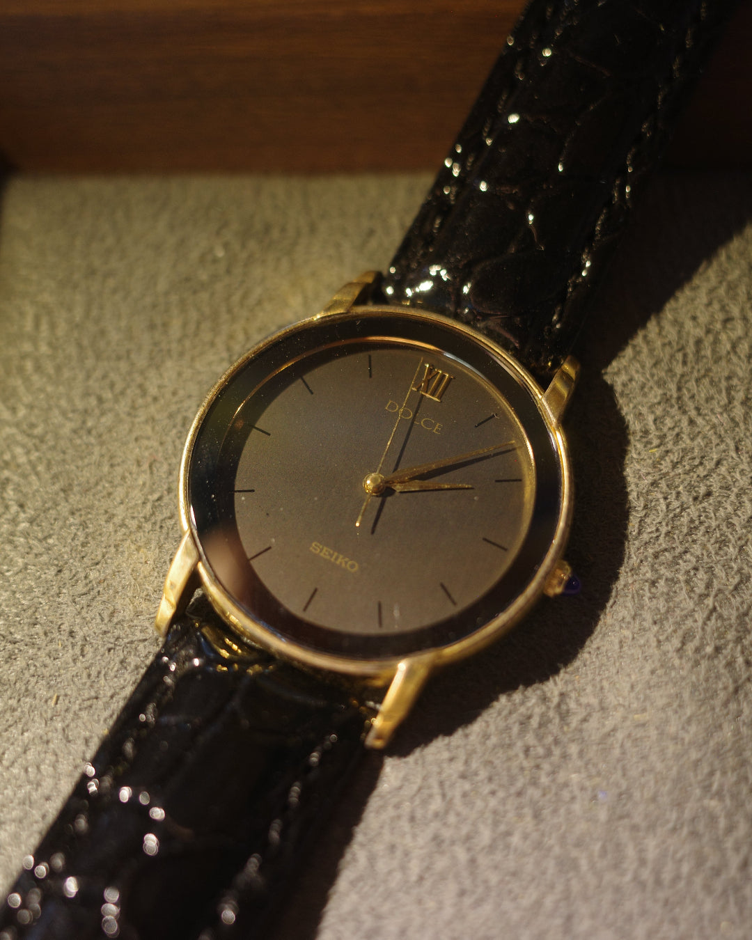 【SGP】 1982 Seiko dolce round black face quartz watch