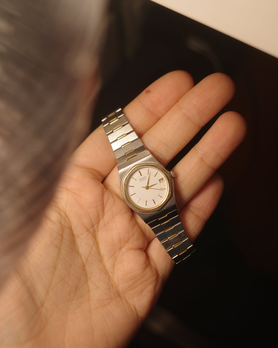 1986 seiko small octagon white face date day quartz watch 2a22-0100