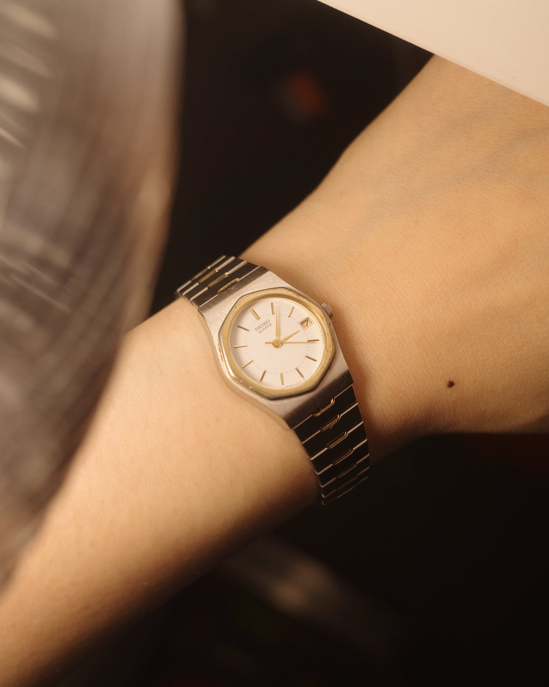 1986 seiko small octagon white face date day quartz watch 2a22-0100