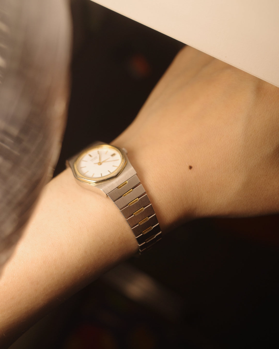 1986 seiko small octagon white face date day quartz watch 2a22-0100