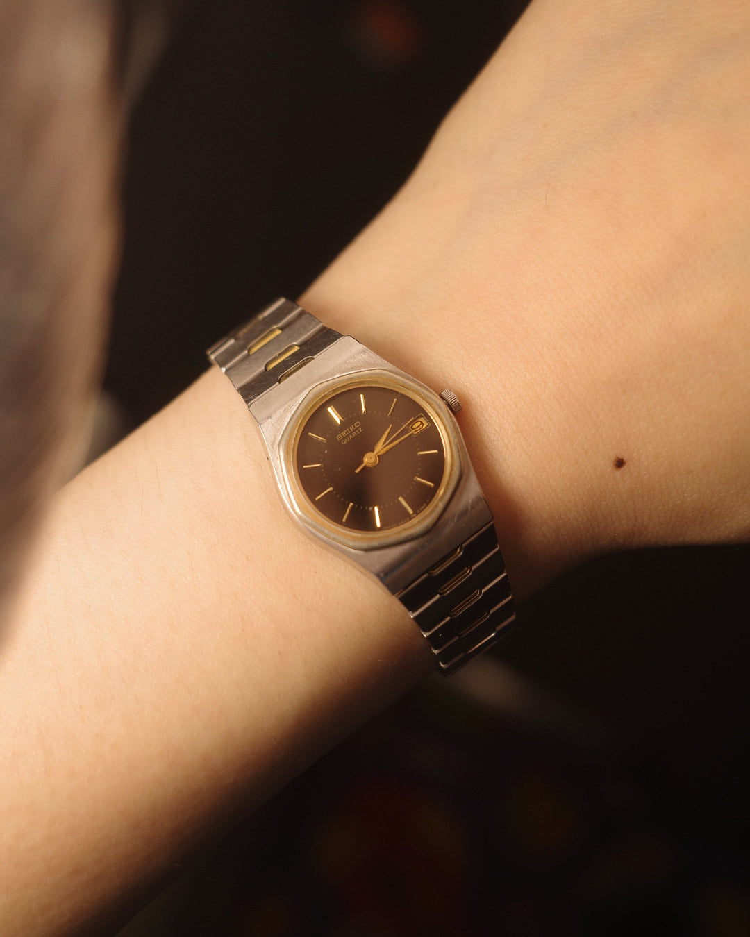 1985 seiko small octagon black face date day quartz watch 2a22-0100