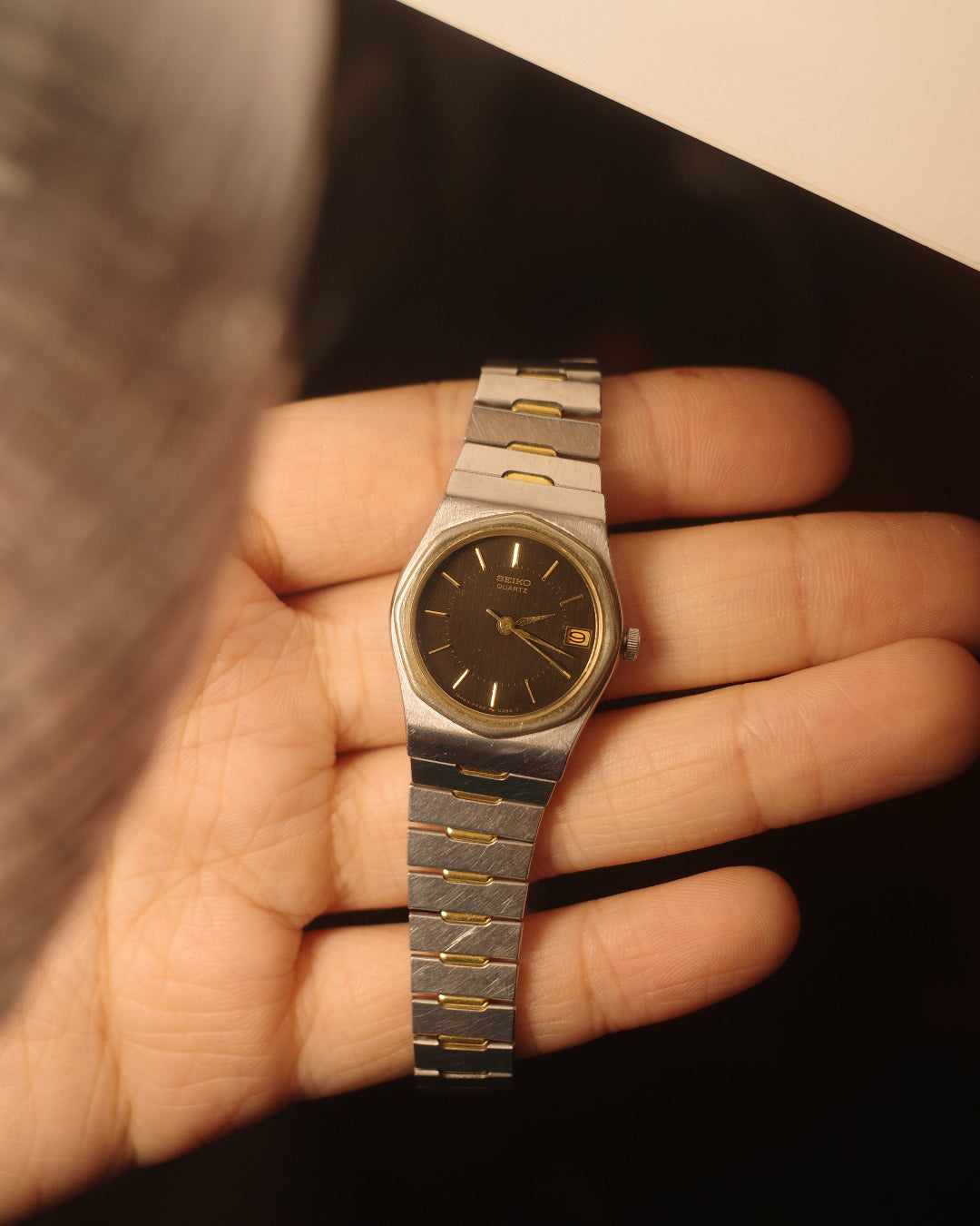 1985 seiko small octagon black face date day quartz watch 2a22-0100