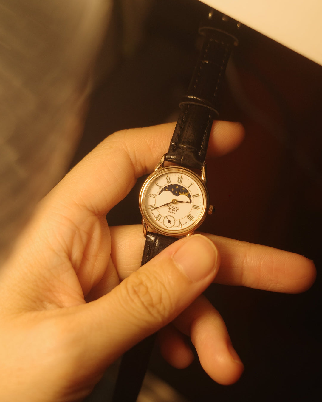 1989 Seiko alba success sun moonphase ladies quartz watch small second v806-0090