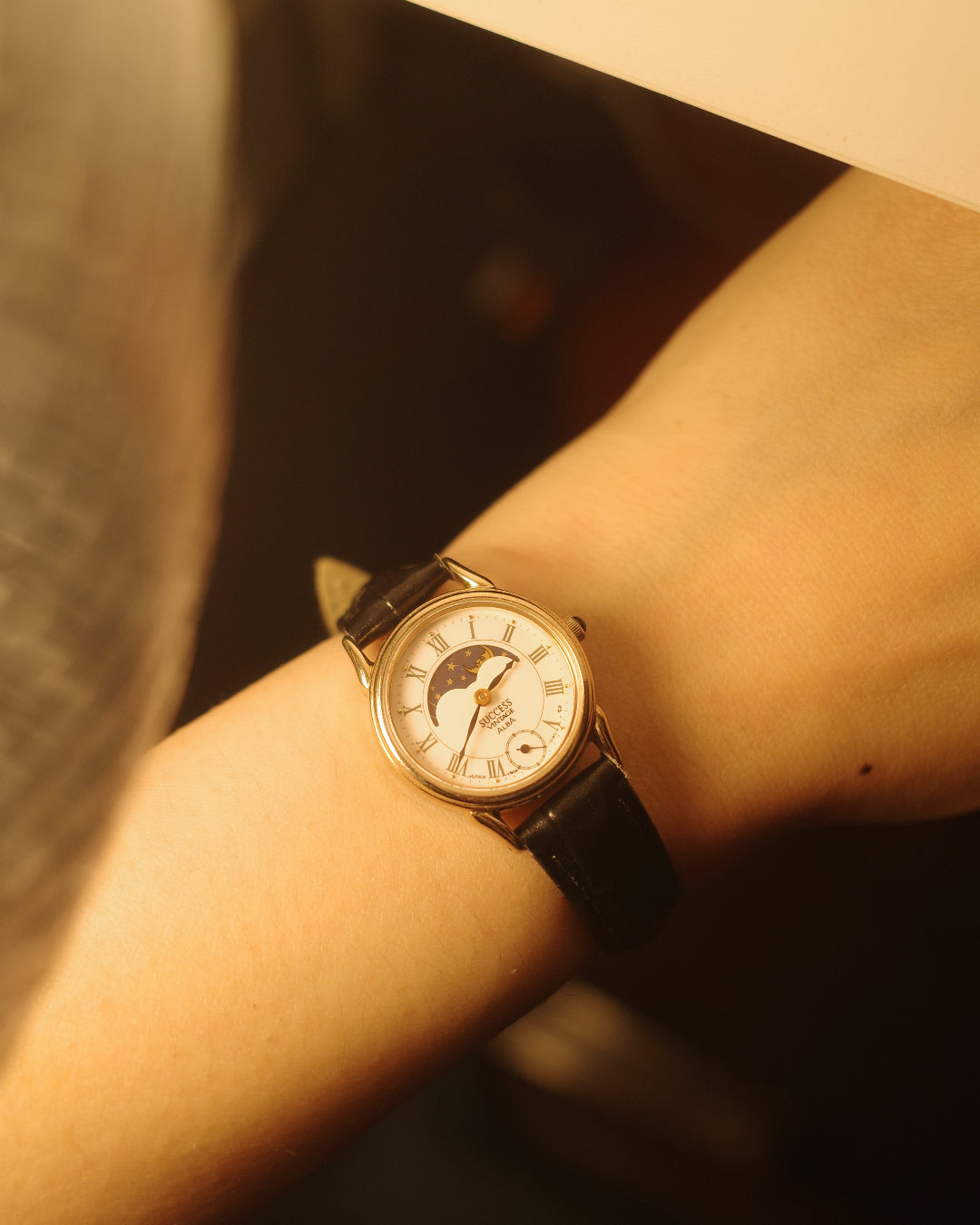 1989 Seiko alba success sun moonphase ladies quartz watch small second v806-0090