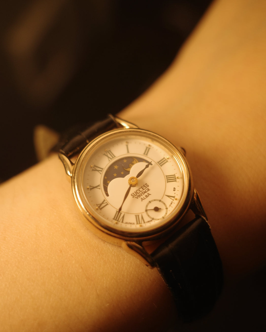 1989 Seiko alba success sun moonphase ladies quartz watch small second v806-0090