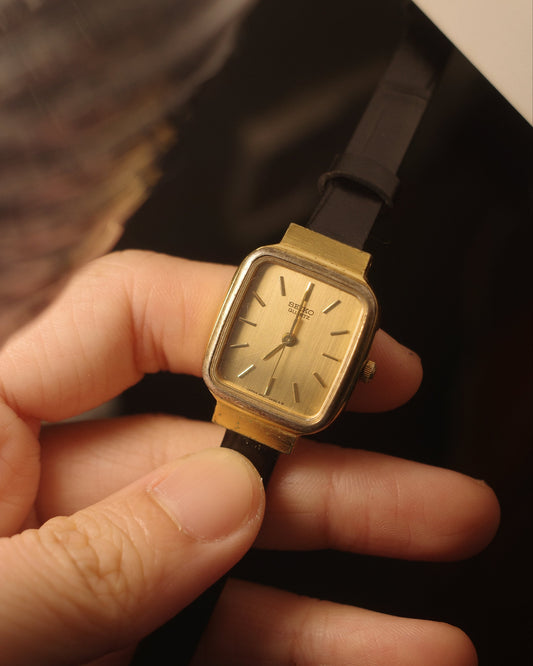1981 Seiko gold tone tiny square quartz watch 3421 5200