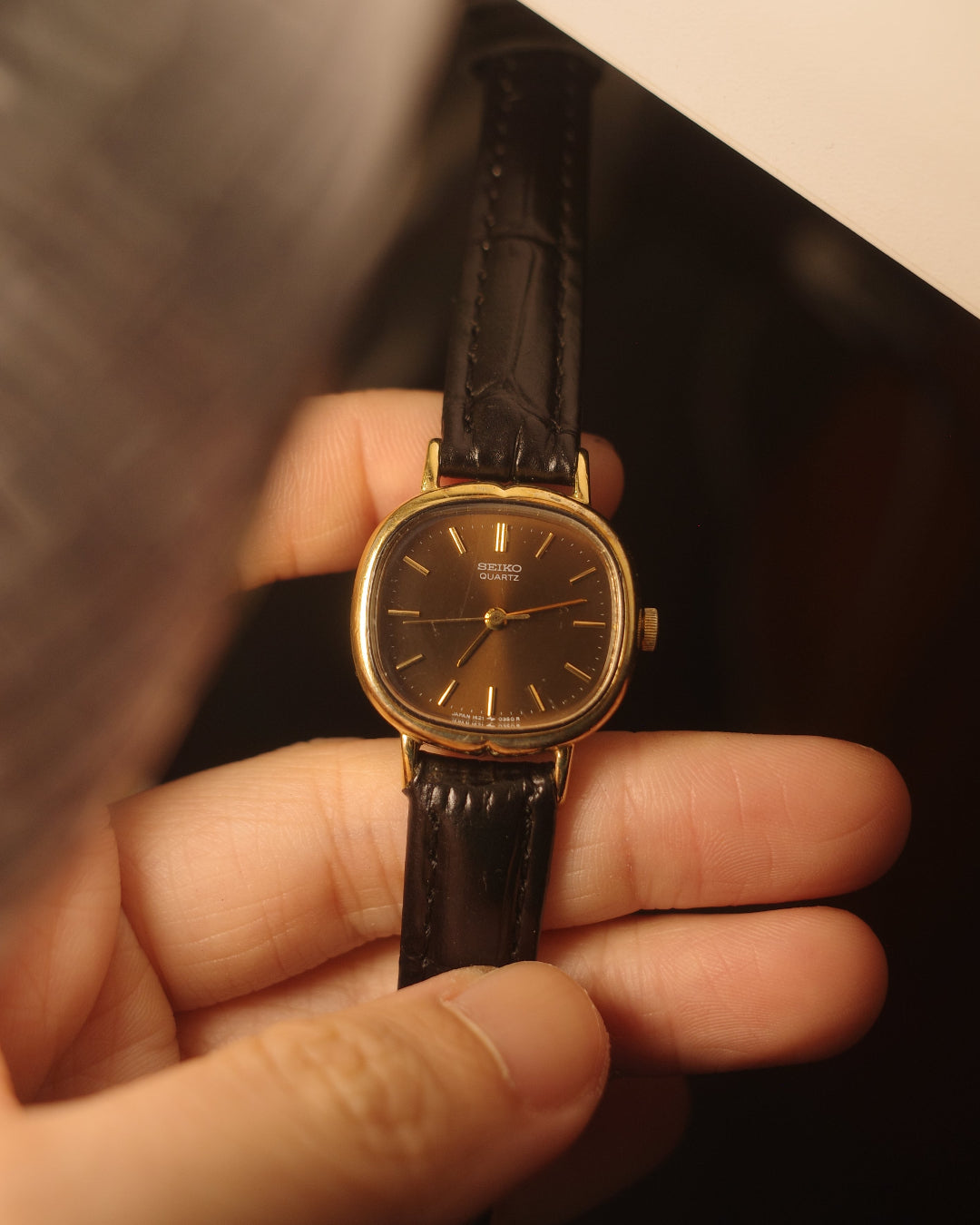 1981 Seiko Brown dial lady base metal St Steel back quartz watch 1421-5190