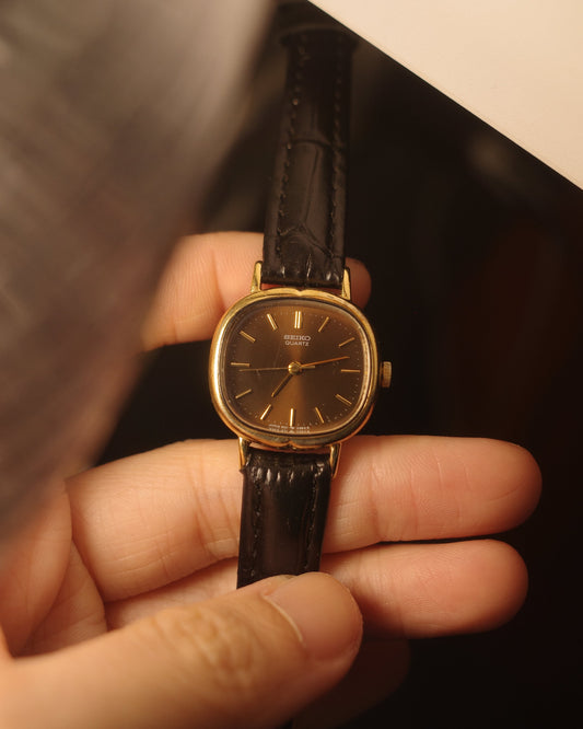 1981 Seiko Brown dial lady base metal St Steel back quartz watch 1421-5190