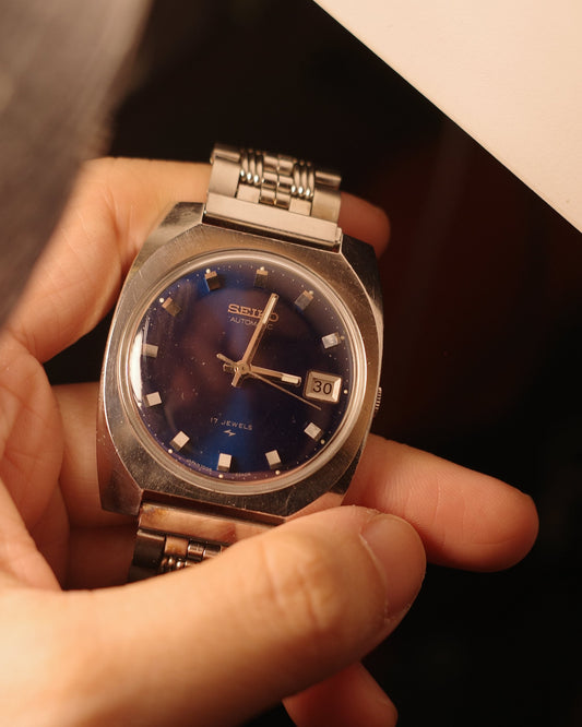 1972 Seiko gradient blue dial 17 jewels automatic watch 7005-8160