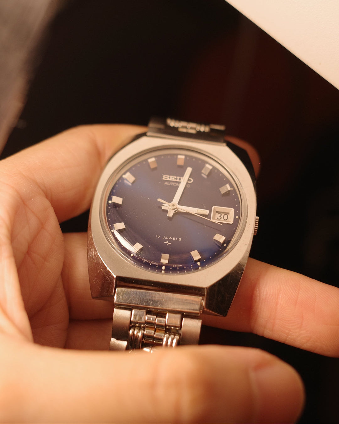 1972 Seiko gradient blue dial 17 jewels automatic watch 7005-8160