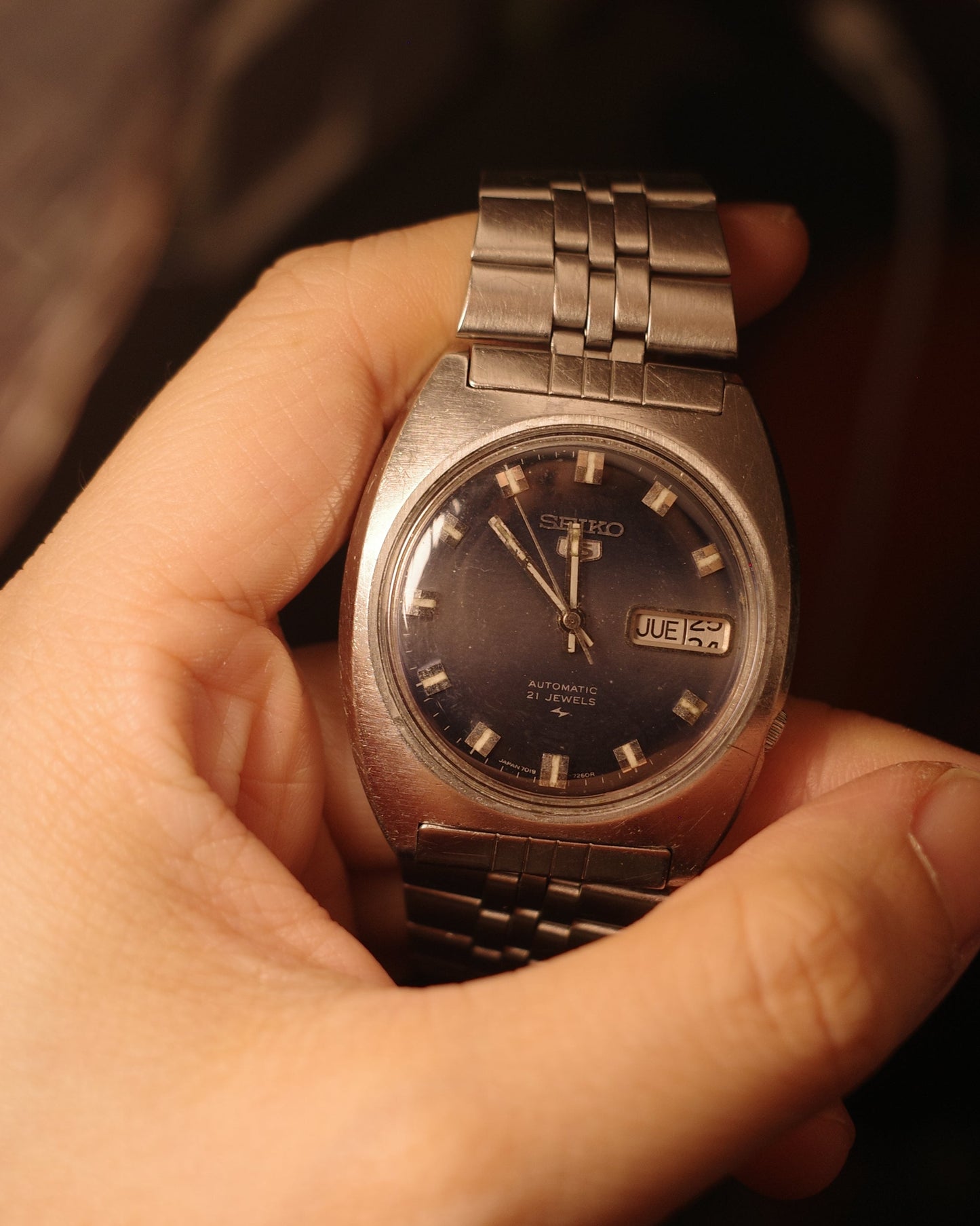 1974 Seiko 5 grey blue dial automatic watch 7019-7190