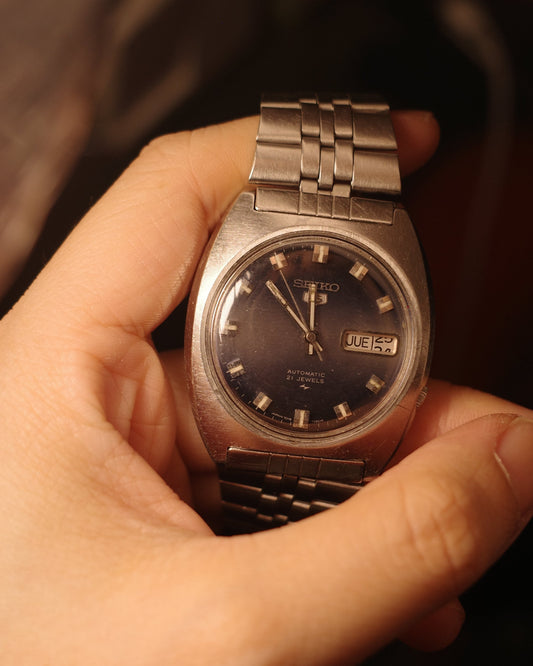 1974 Seiko 5 grey blue dial automatic watch 7019-7190