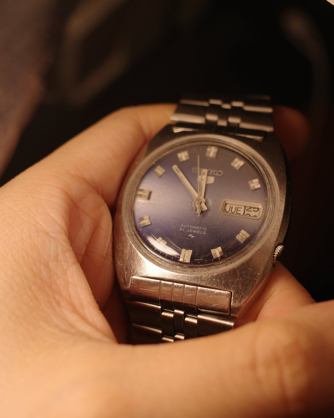 1974 Seiko 5 grey blue dial automatic watch 7019-7190