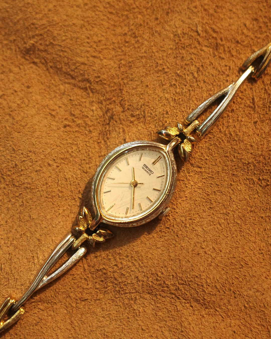 1984 Seiko leaf style two tone quartz watch 1421-5360