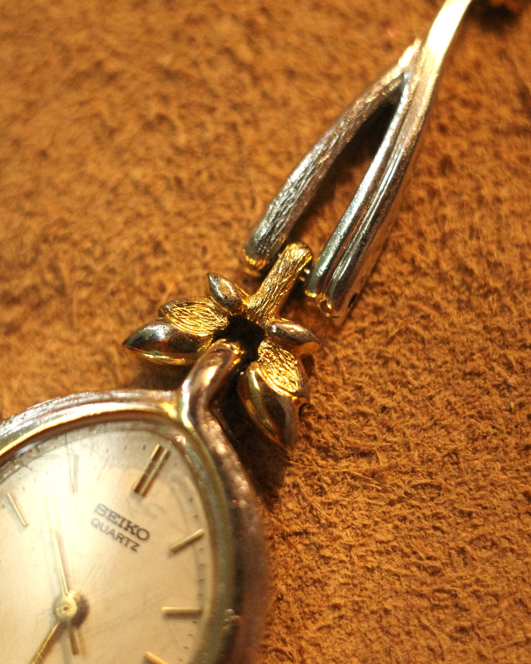 1984 Seiko leaf style two tone quartz watch 1421-5360