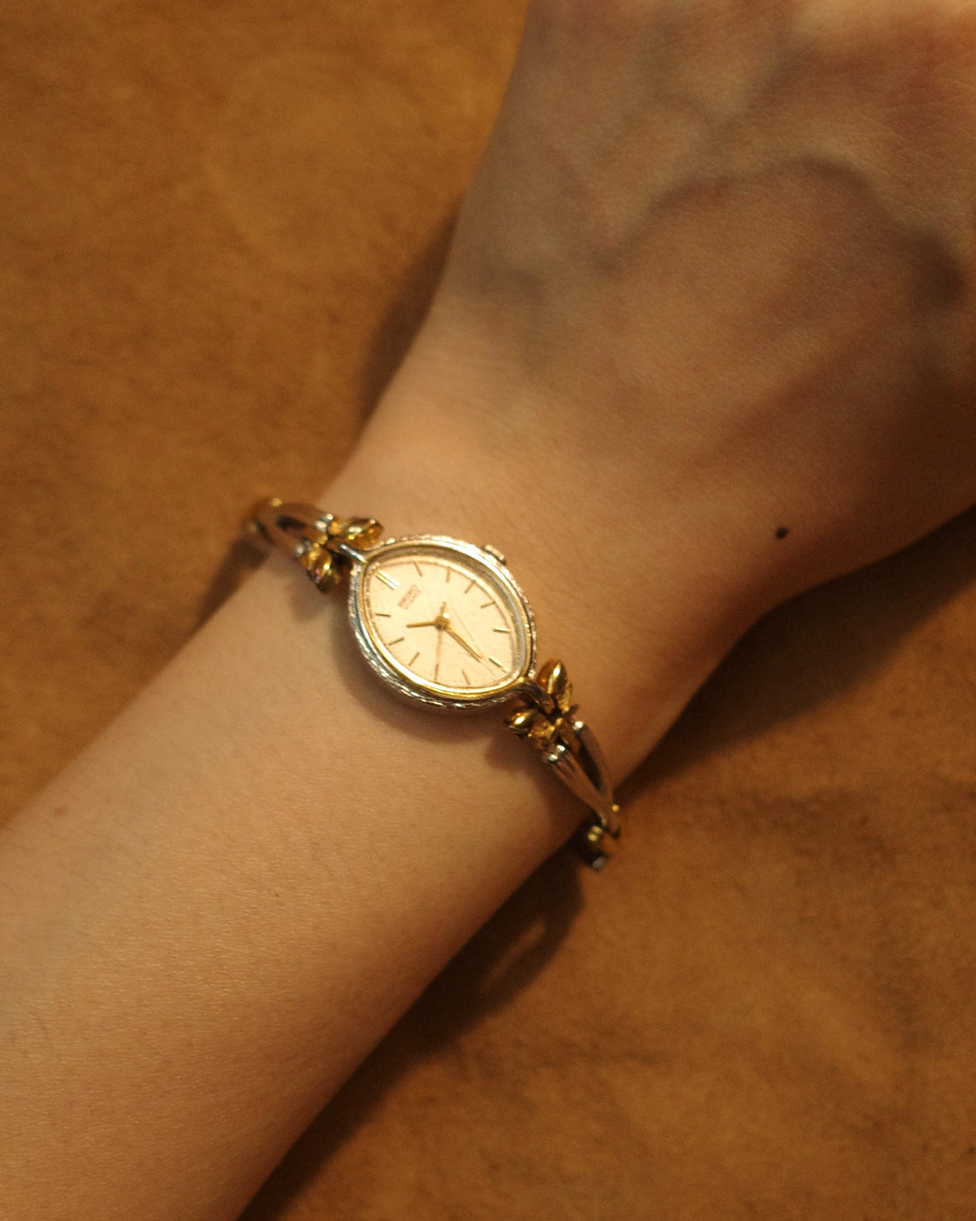 1984 Seiko leaf style two tone quartz watch 1421-5360