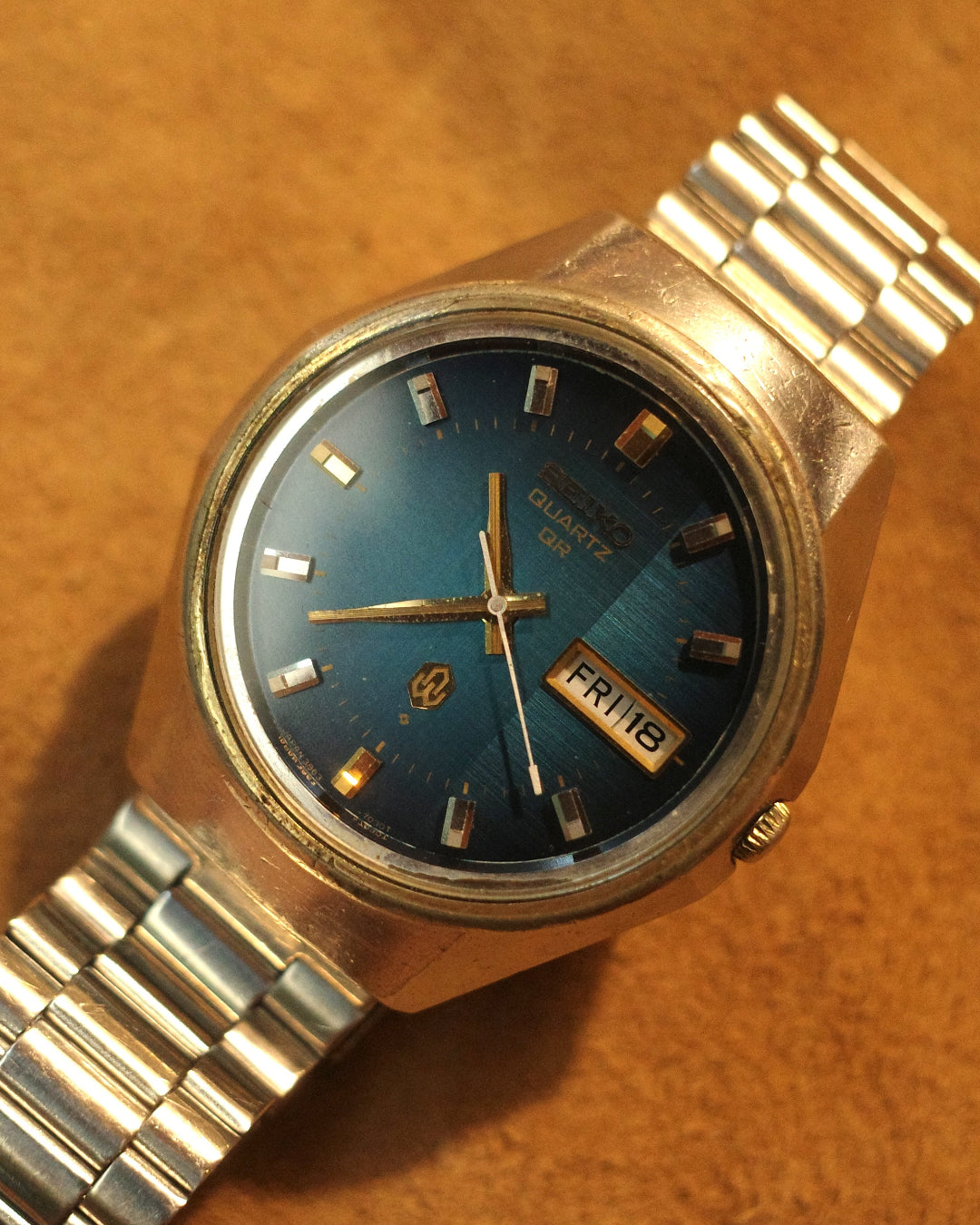 1973 Seiko QR Blue dial with gold crown quartz watch 3868-7020