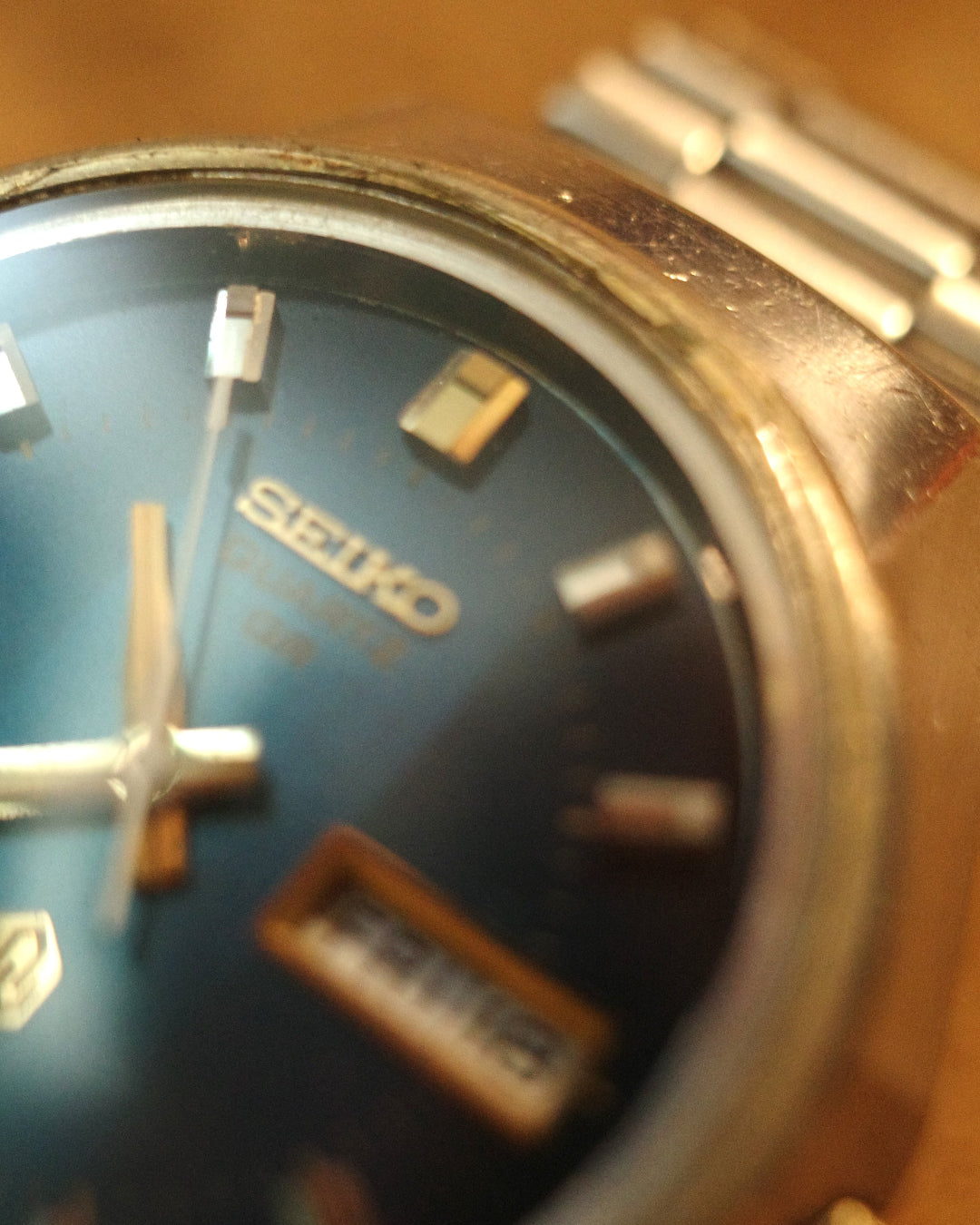 1973 Seiko QR Blue dial with gold crown quartz watch 3868-7020