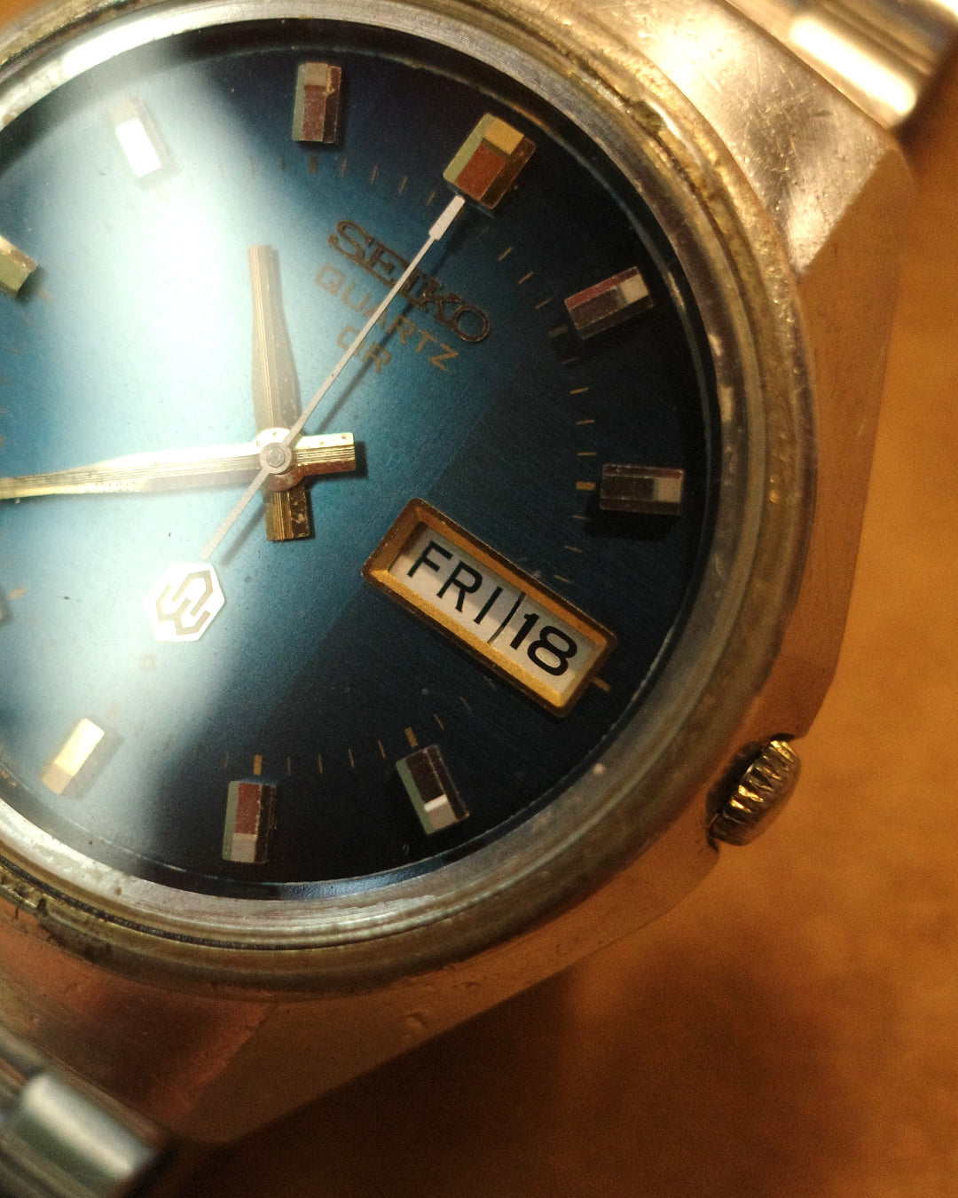 1973 Seiko QR Blue dial with gold crown quartz watch 3868-7020
