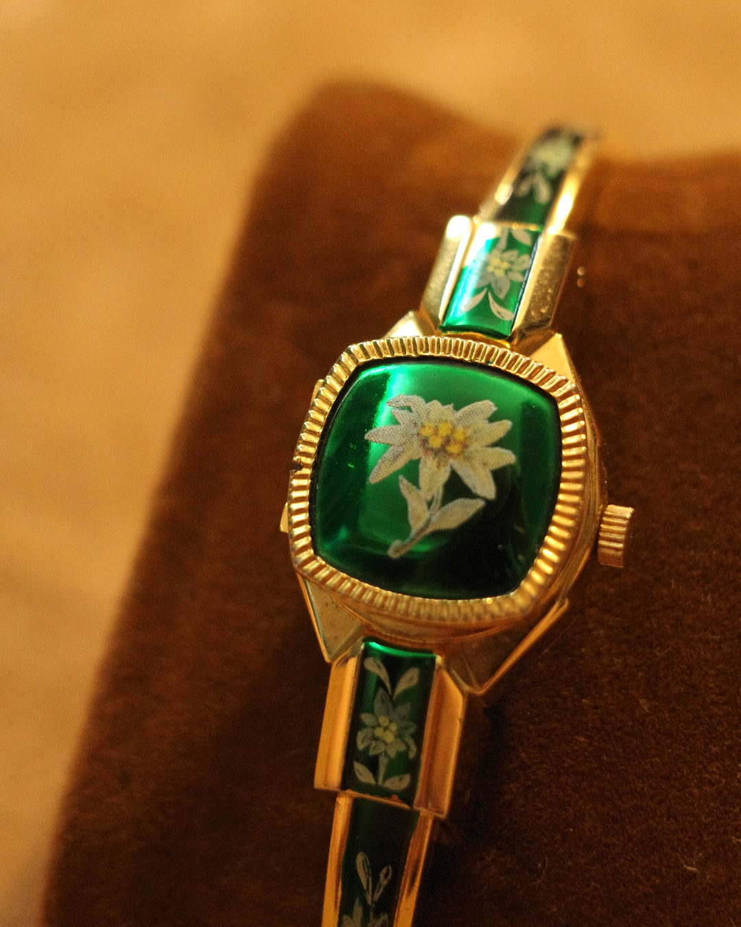 【 Swiss Made 】1990 itraco daisy green colour bangle watch