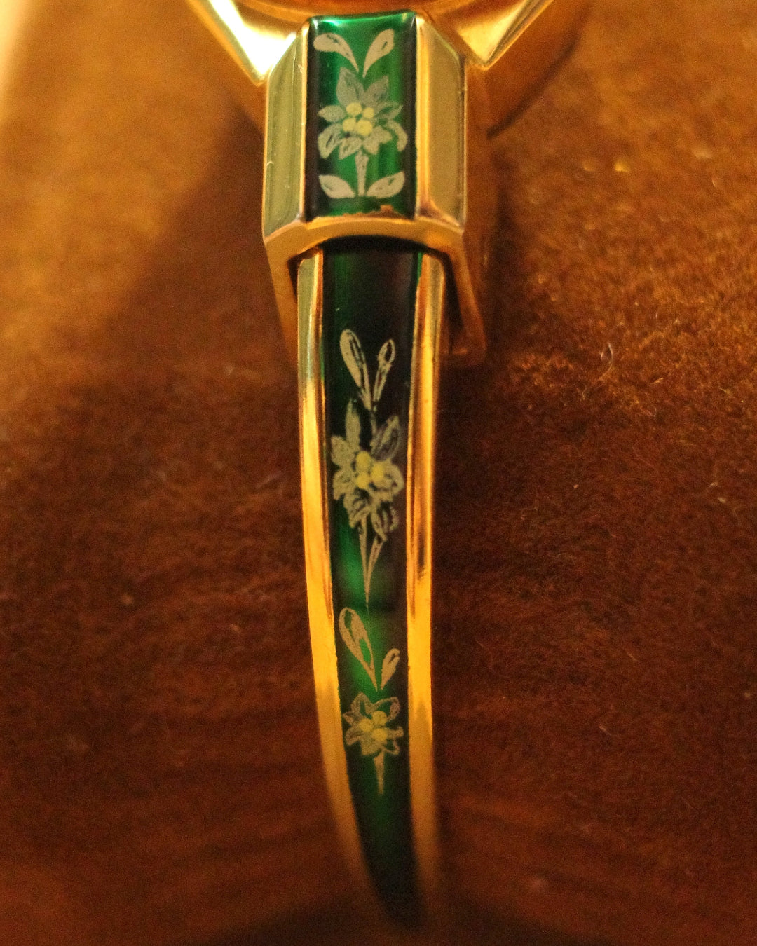 【 Swiss Made 】1990 itraco daisy green colour bangle watch