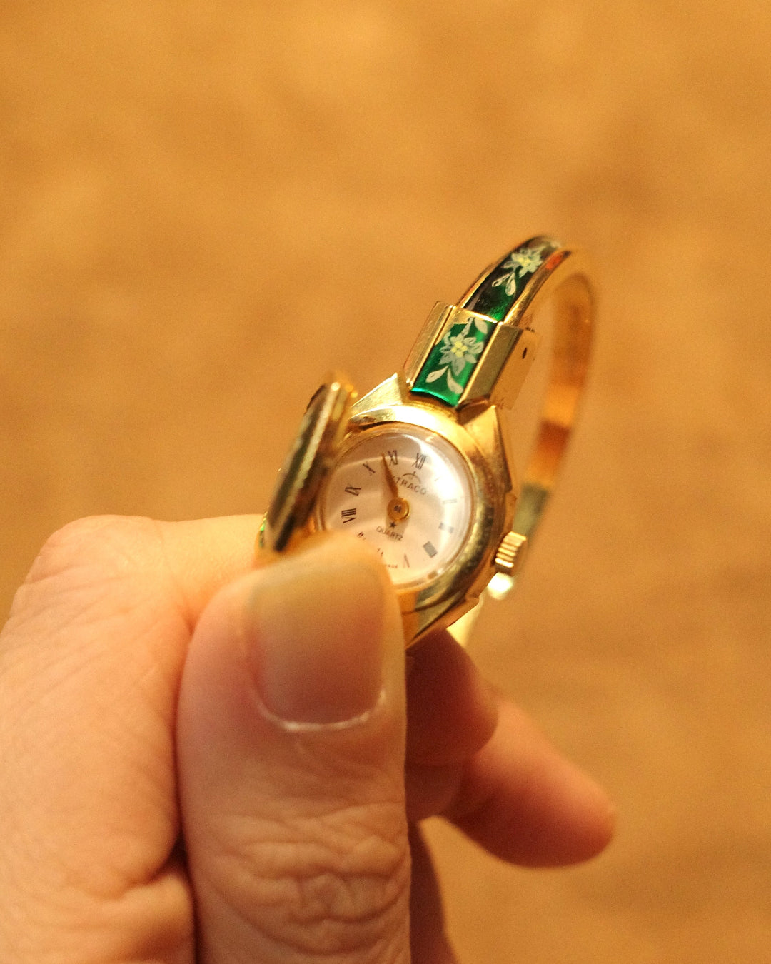 【 Swiss Made 】1990 itraco daisy green colour bangle watch