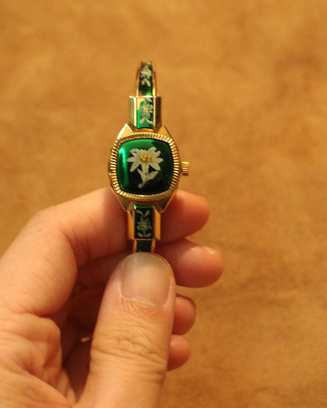 【 Swiss Made 】1990 itraco daisy green colour bangle watch