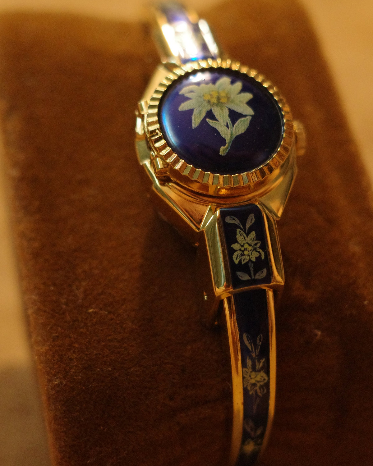 【 Swiss Made 】1990 B watch royal blue daisy bangle quartz watch