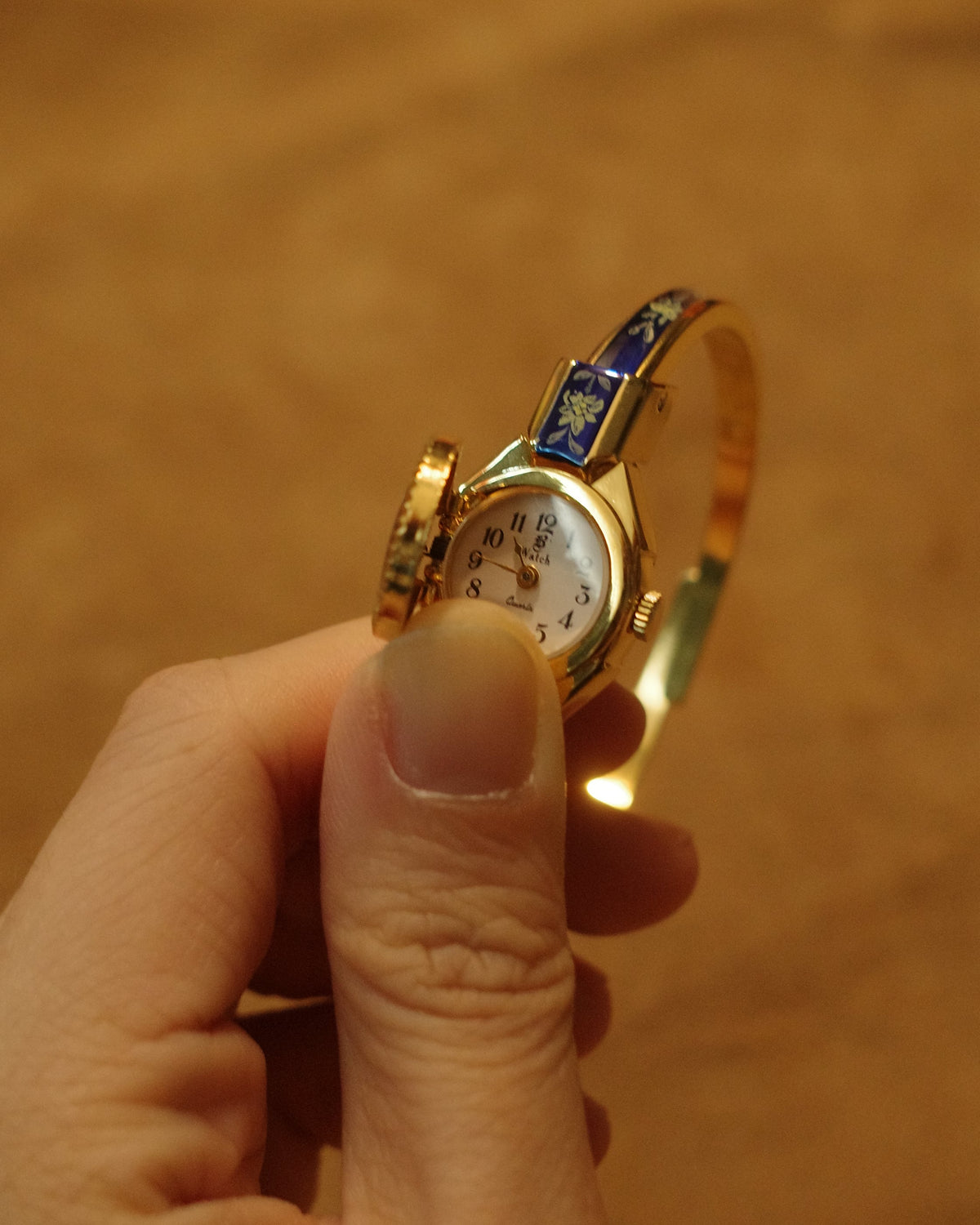 【 Swiss Made 】1990 B watch royal blue daisy bangle quartz watch