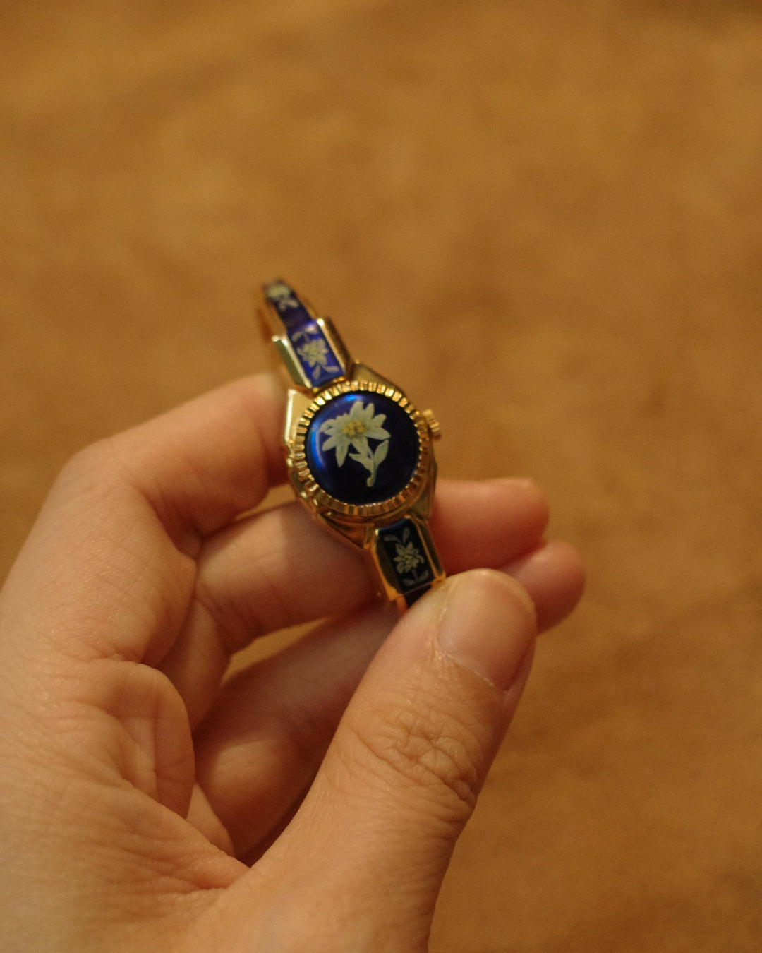 【 Swiss Made 】1990 B watch royal blue daisy bangle quartz watch