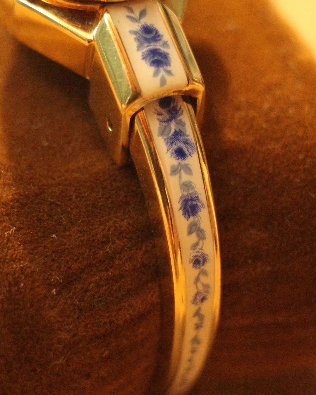 【 Swiss Made 】1990 Andre Mouche blue rose white bangle watch