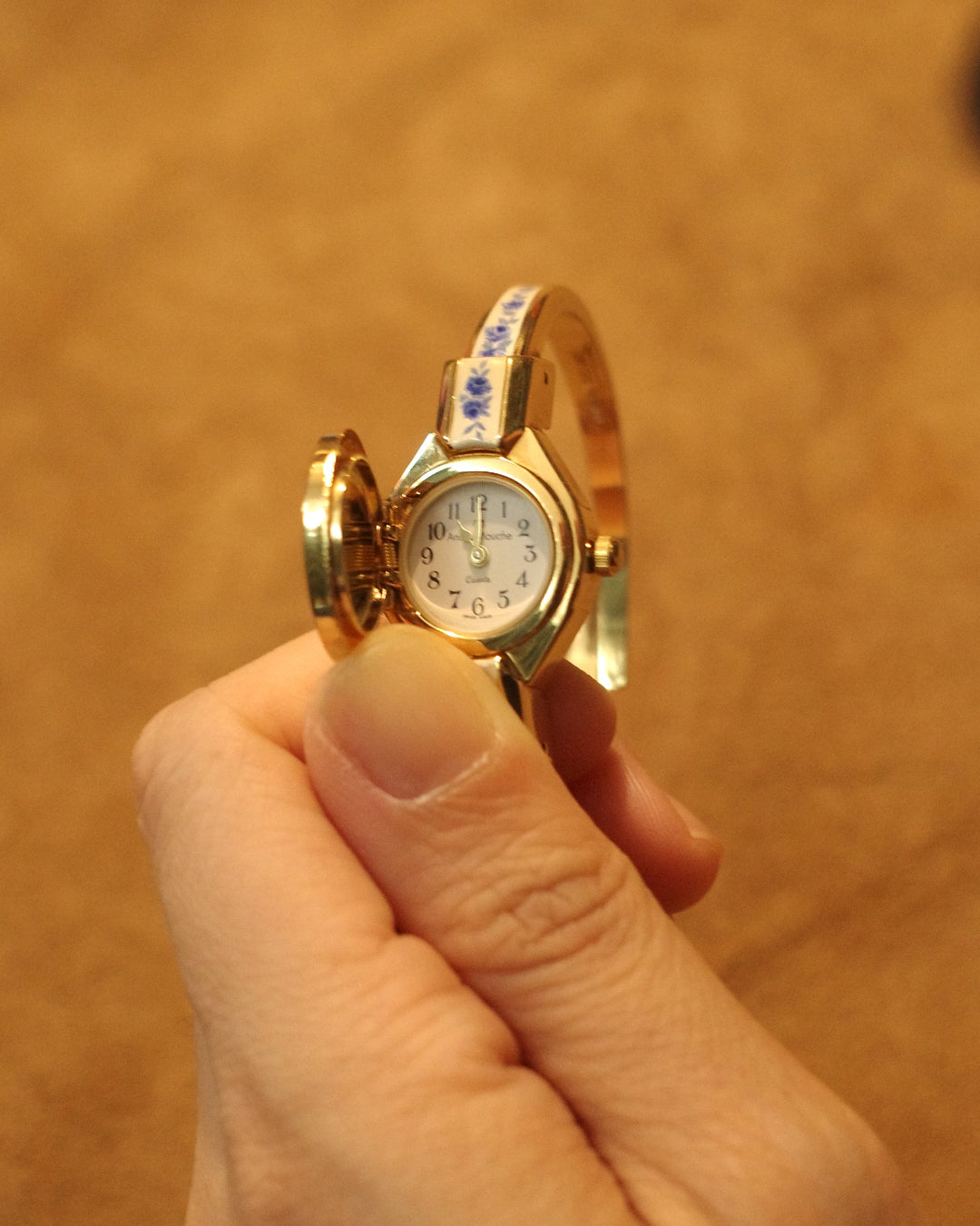 【 Swiss Made 】1990 Andre Mouche blue rose white bangle watch