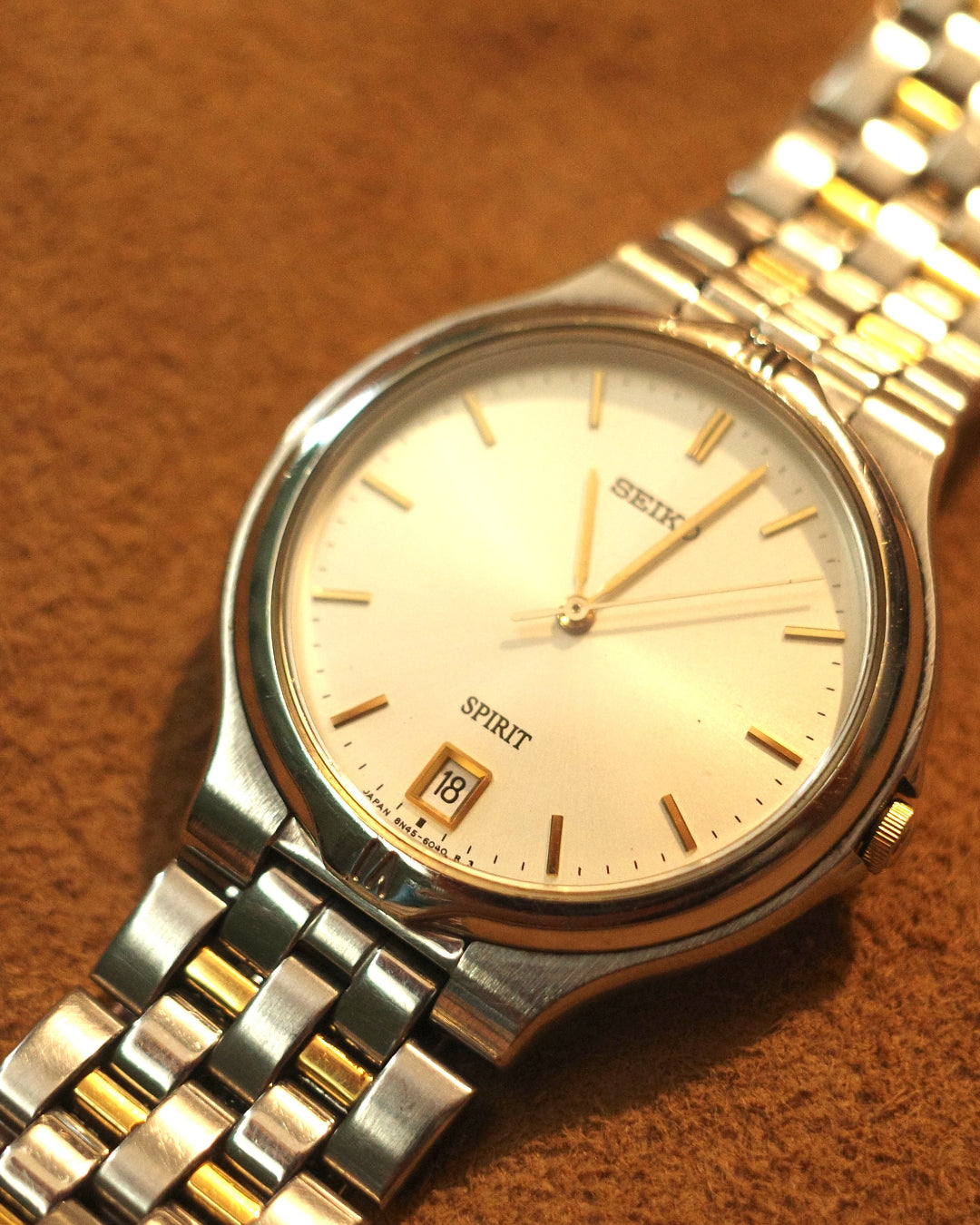 1985 Seiko spirit round dial two tone quartz watch 8n45-604a