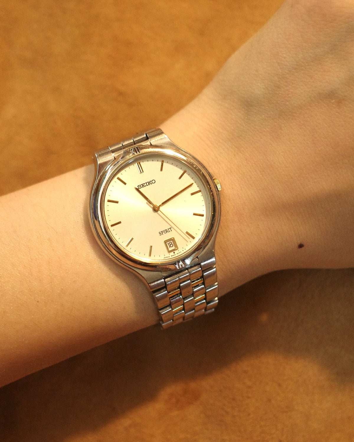1985 Seiko spirit round dial two tone quartz watch 8n45-604a