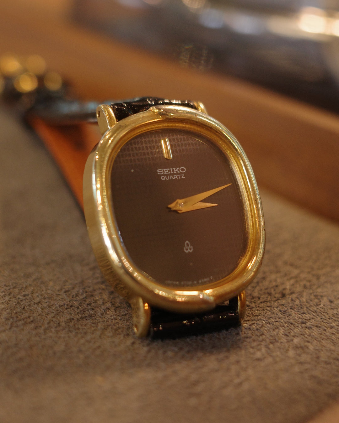【SGP】1987 Seiko gold tone oval with patterned face quartz watch 4720-5050