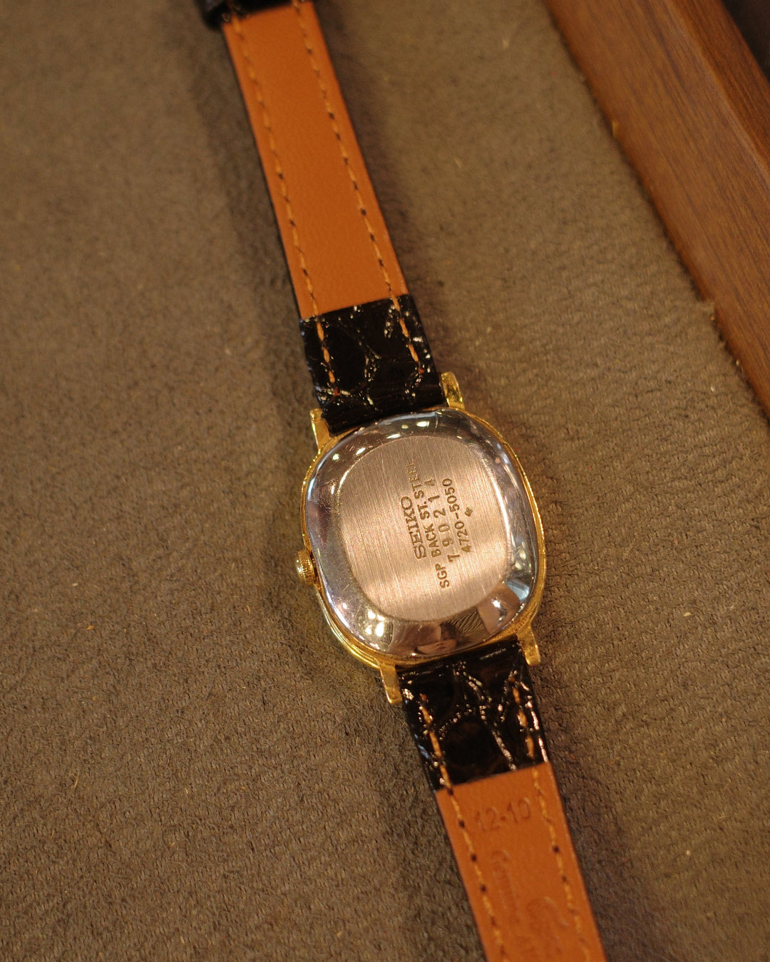 【SGP】1987 Seiko gold tone oval with patterned face quartz watch 4720-5050