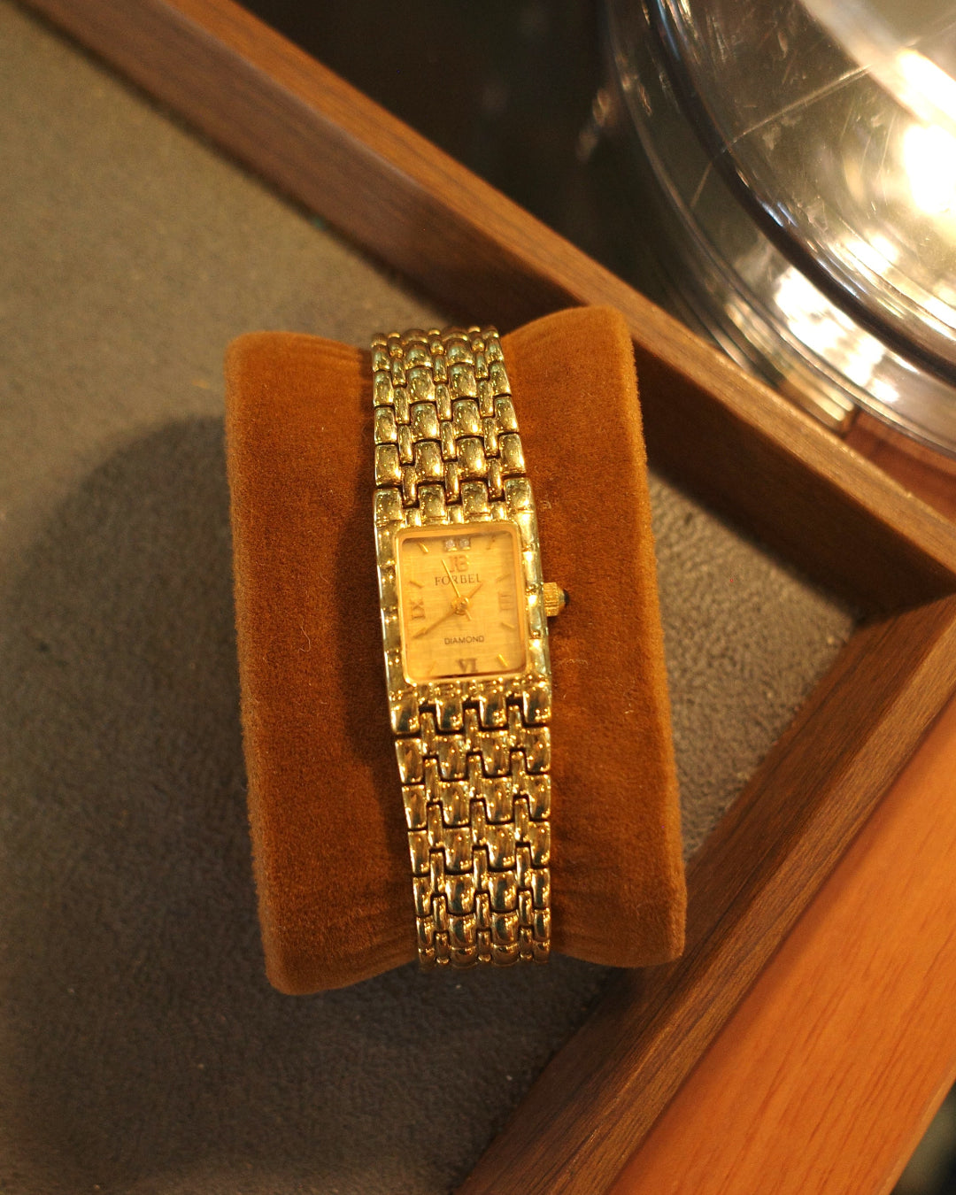 1990 forbel gold tone diamond square quartz watch