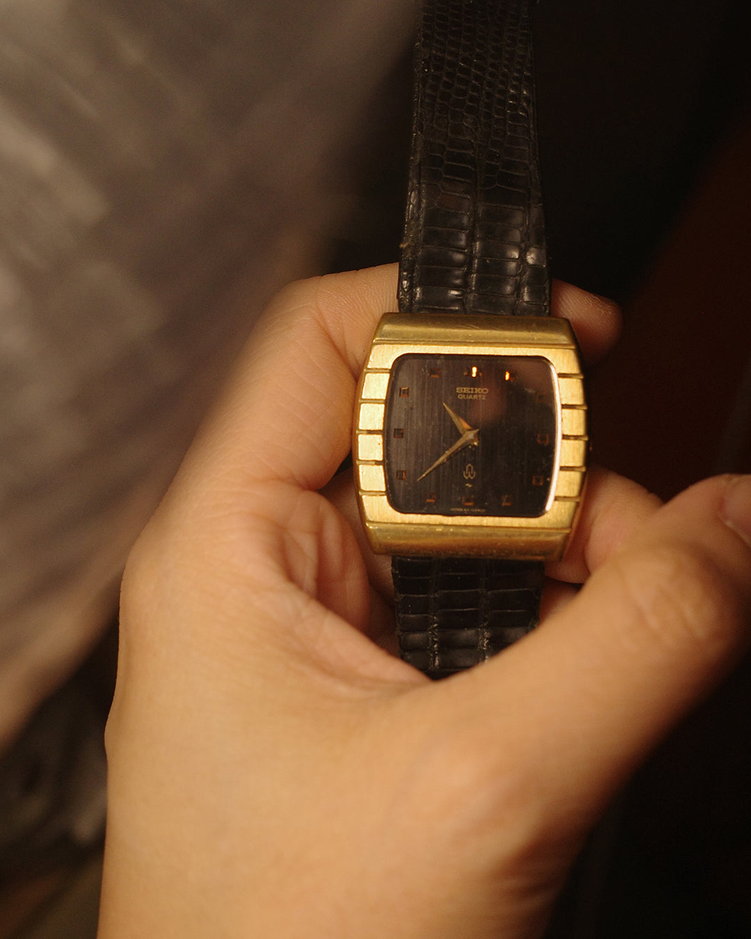 1986 Seiko gold brick black dial quartz watch 43-7040