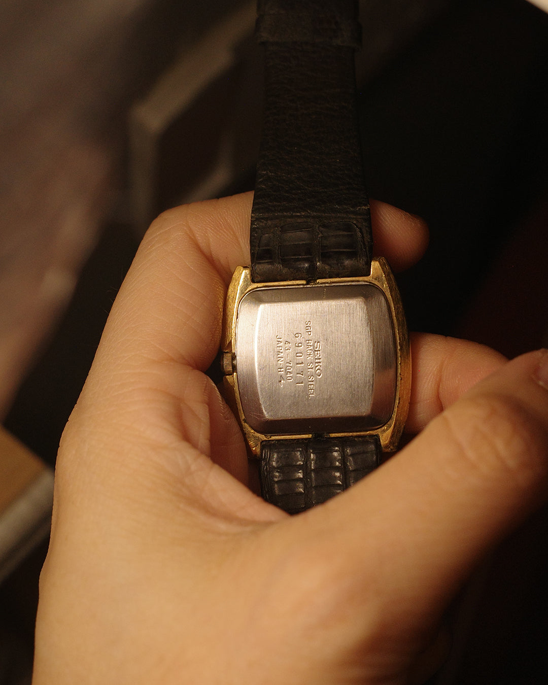 1986 Seiko gold brick black dial quartz watch 43-7040