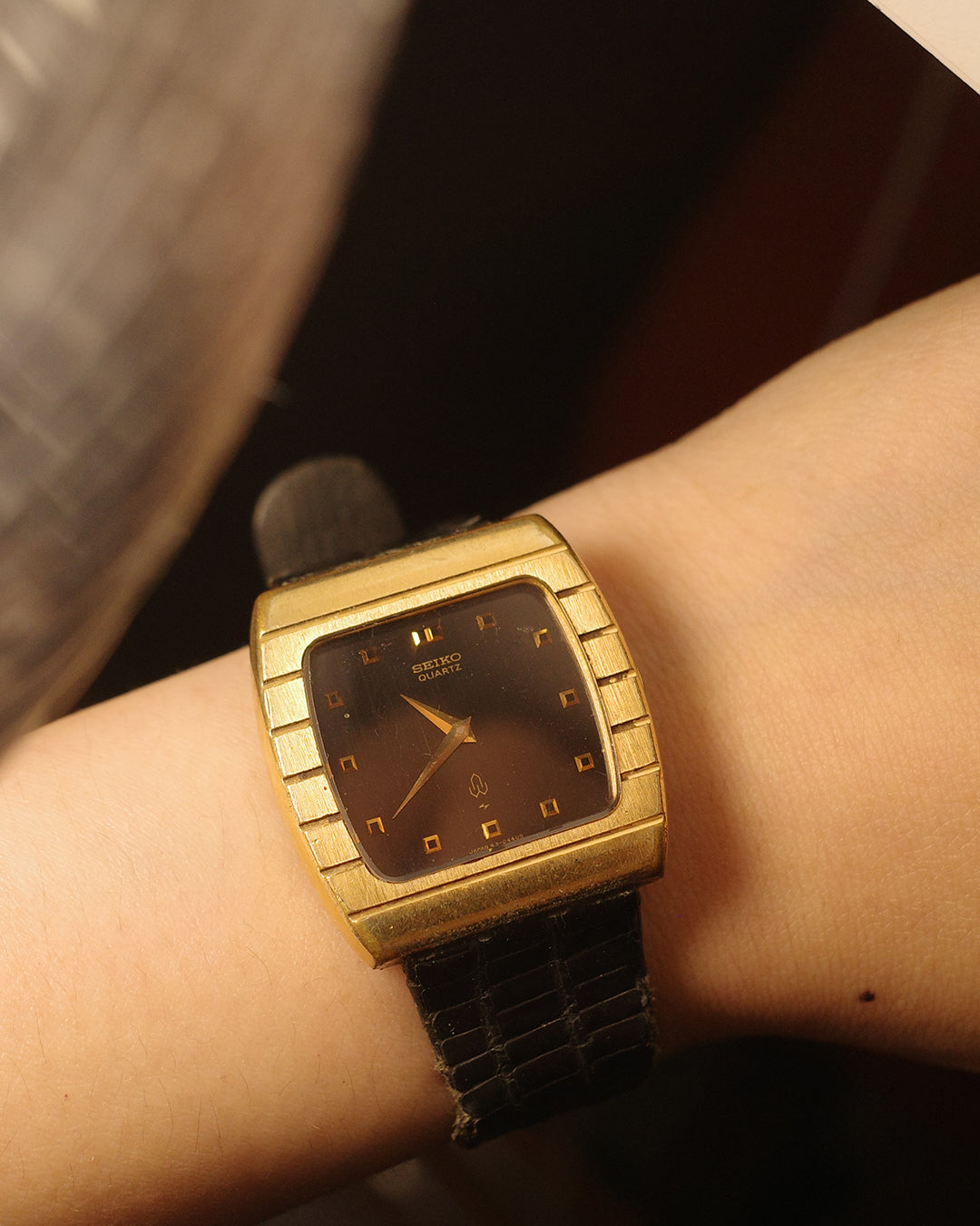 1986 Seiko gold brick black dial quartz watch 43-7040