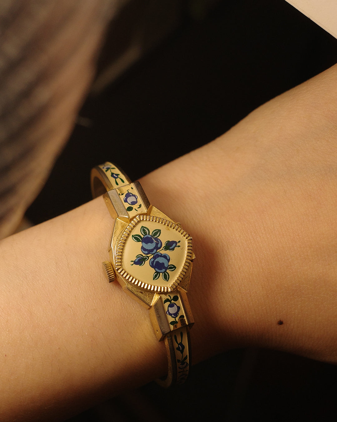 1970 swiss made blue flora bagel winding watch blue flora
