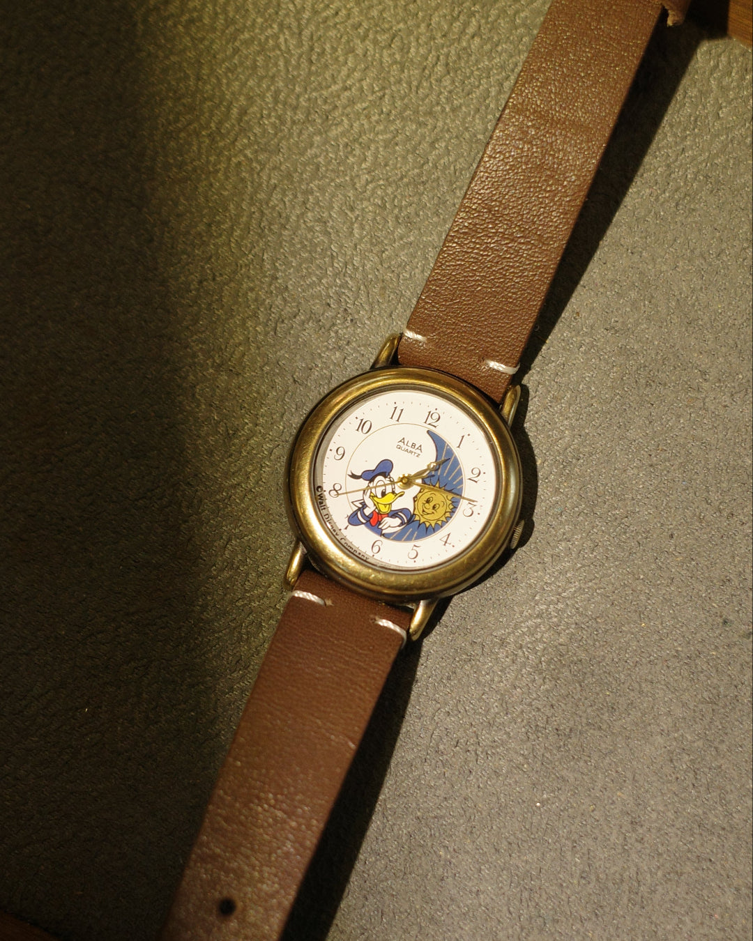 1980 Seiko Alba donald duck alba sunmoon phase quartz watch v829-0060