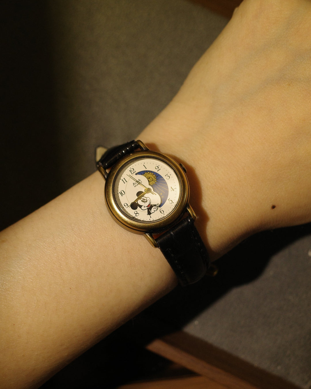 1981 Seiko Alba mickey alba sunmoon phase quartz watch v829-0060