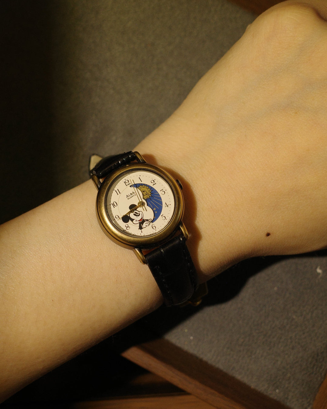 1981 Seiko Alba mickey alba sunmoon phase quartz watch v829-0060