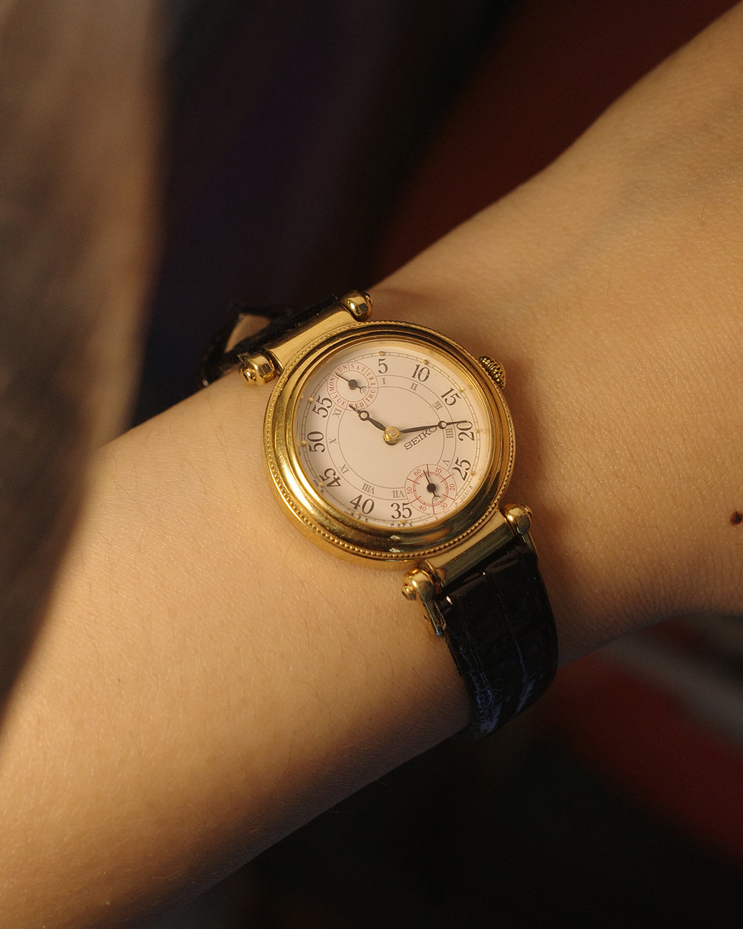 1985 Seiko red small second quartz watch 8e38-0020