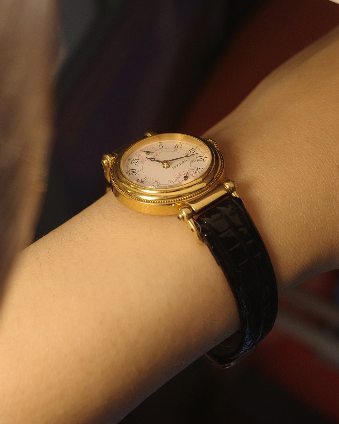 1985 Seiko red small second quartz watch 8e38-0020