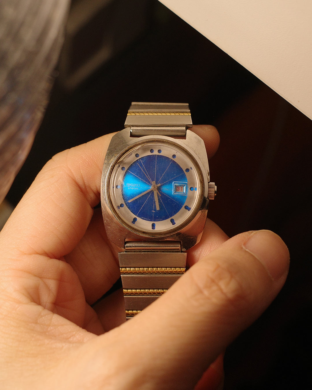 1979 Seiko futuristic blue round dial automatic watch 2118-0320