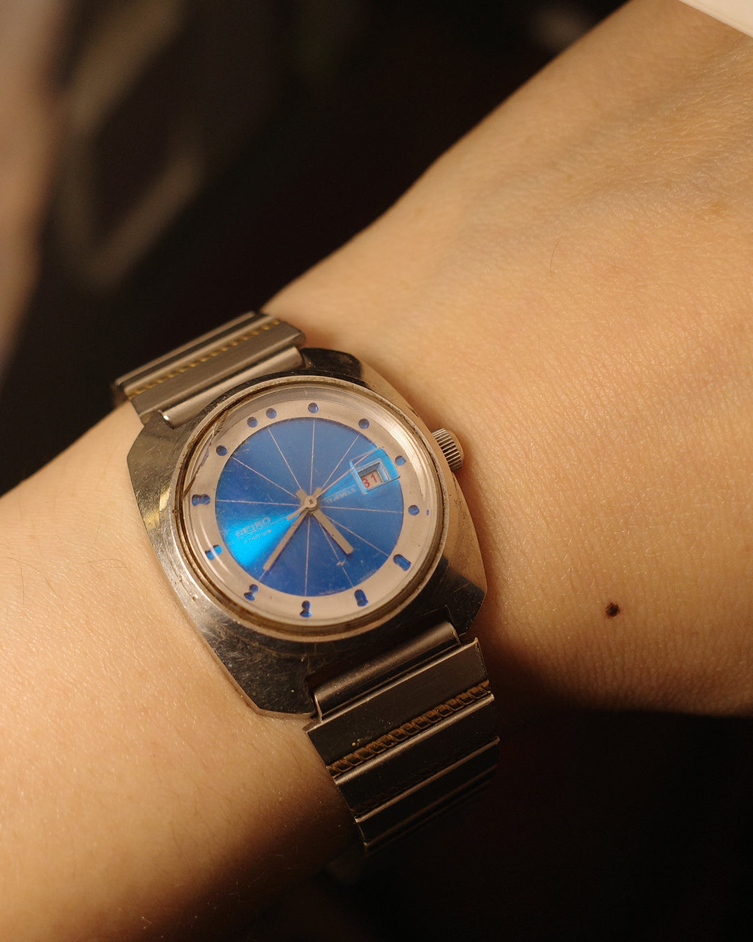 1979 Seiko futuristic blue round dial automatic watch 2118-0320